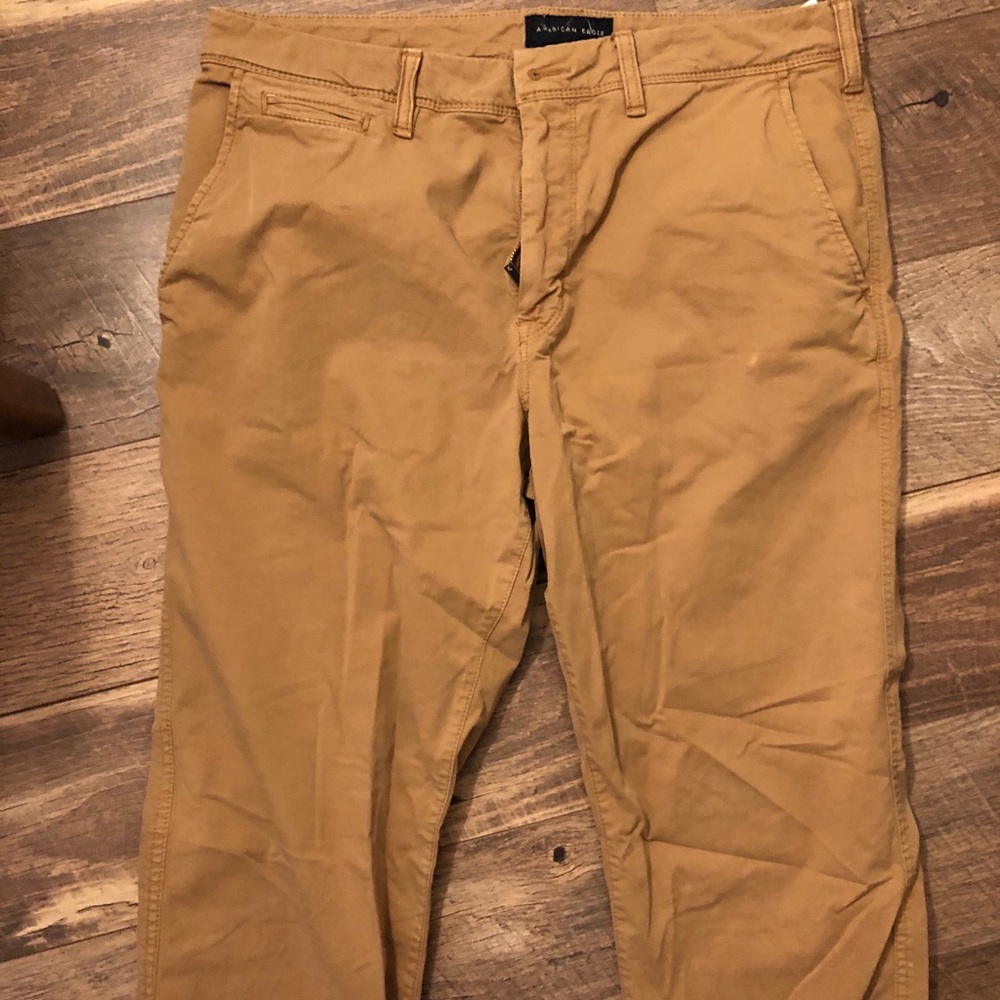 Men’s American Eagle khaki pants